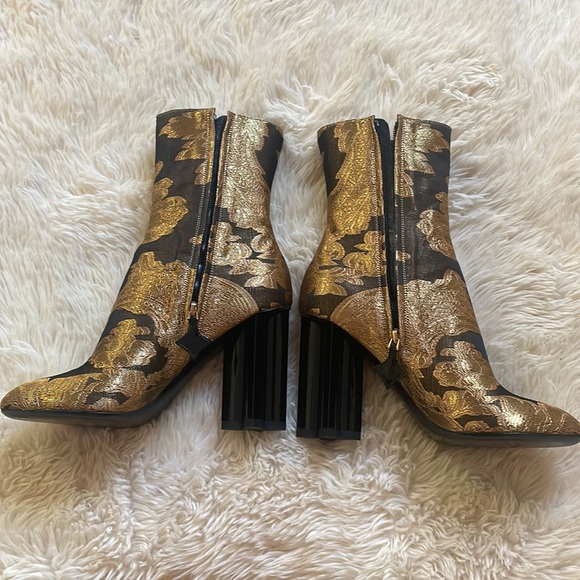 Louis Vuitton Silhouette Booties - Picture 2 of 7